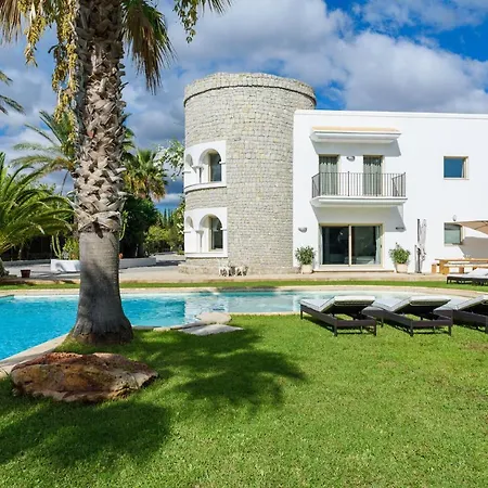 Luxurious 6 Bedroom Villa, Ibiza 1018