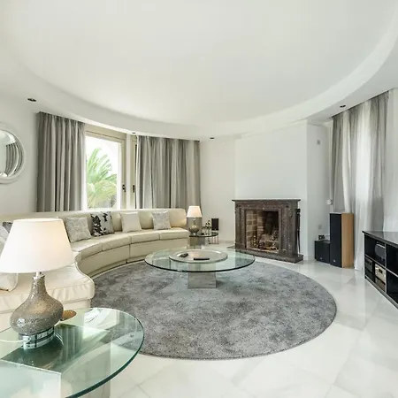 Luxurious 6 Bedroom Villa, Ibiza 1018 *