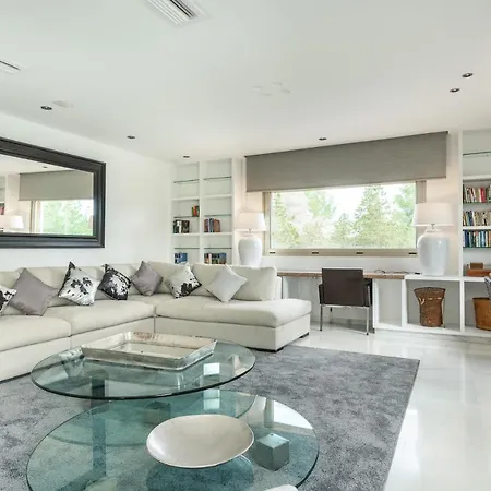 Luxurious 6 Bedroom Villa, Ibiza 1018