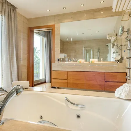 Luxurious 6 Bedroom Villa, Ibiza 1018 *